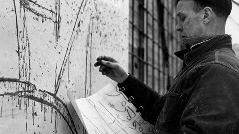 F. Català-Roca. Carl Nesjar treballant els plafons de formigó del fris de Pablo Picasso, c. 1961